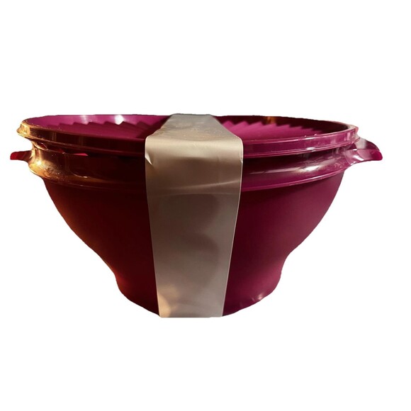 Tupperware Salad Bowl 17 Cups Pink  Kitchen Food Storage Serveware New - Picture 2 of 9